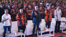 Ketua Umum DPP Gerakan Rakyat Indonesia Bersatu (GRIB) Jaya, H. Hercules Rosario Marshal (pertama dari kanan), bersama Ketua MPW Pemuda Pancasila Sumatera Utara, Musa Rajekshah atau Ijeck (kedua dari kanan), menghadiri acara buka puasa bersama yang berlangsung khidmat di Regale International Convention Centre, Medan, Rabu (11/3/2026).