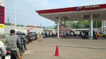 Pertamax Naik Hampir Rp4.000 per Liter, Warga Pilih Antre Pertalite