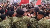 Mahasiswa dan Warga Tembus Barikade Aparat, Demo di Bundaran HI pada Hari Sumpah Pemuda